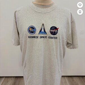 VINTAGE KENNEDY SPACE CENTER/NASA TSHIRT!